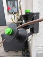 Wall-Mounted Garden Hose Guide for Corner and Flat Wall, PETG, UV-Resistant, Protects Hose from Damage,Black (Corner walls) - Image 2