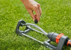 Gardena Viereckregner Aqua S: Rasensprenger zur Bewässerung von Flächen von 90-220 m², Reichweite 7-17 m, Sprengweite max. 13 m, integrierter Metallfilter (18700-20) - Image 6