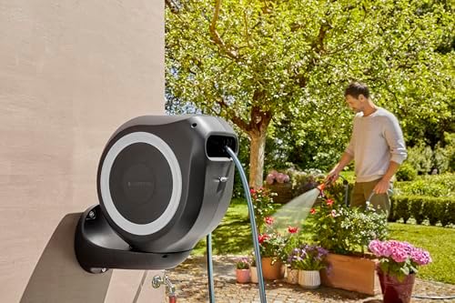 Gardena Wall-Mounted Hose Box RollUp M 20 m: Flexible watering for medium-sized gardens, swivel hose reel, with wall bracket, system parts and nozzle, including 20 m Gardena hose (18612-60) - Image 3